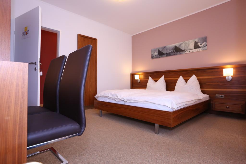 Hotel & Konditorei May Neufeld an der Leitha Quarto foto
